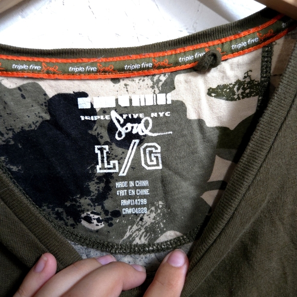 Triple Five Soul | Army Green Tee with Camouflage Pocket & Side Zippers - Picture 4 of 7